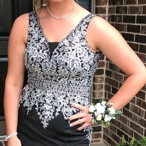 Size 8 prom dress. Worn once!